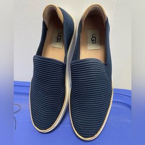 UGG Women's Sammy slip on Sneaker, Navy Rib Knit, size 8 EUC